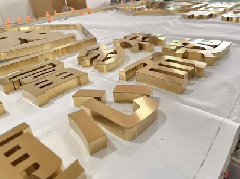  天长拉丝不锈钢字的特点。